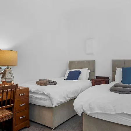 Pass The Keys Mulberry Beautiful With Sea View Apartment *