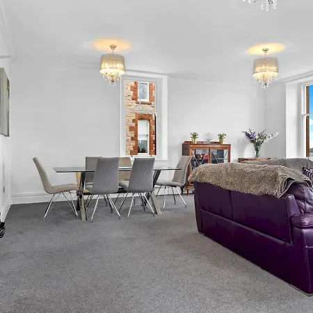Pass The Keys Mulberry Beautiful With Sea View Apartment