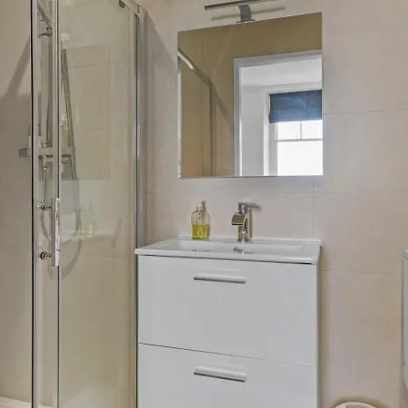 Pass The Keys Mulberry Beautiful With Sea View Apartment Grange-over-Sands